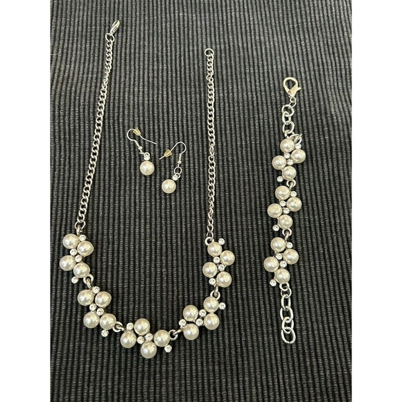 Pearl And Rhinestone Necklace With‎ Matching Bracelet And Earrings - Picture 1 of 6